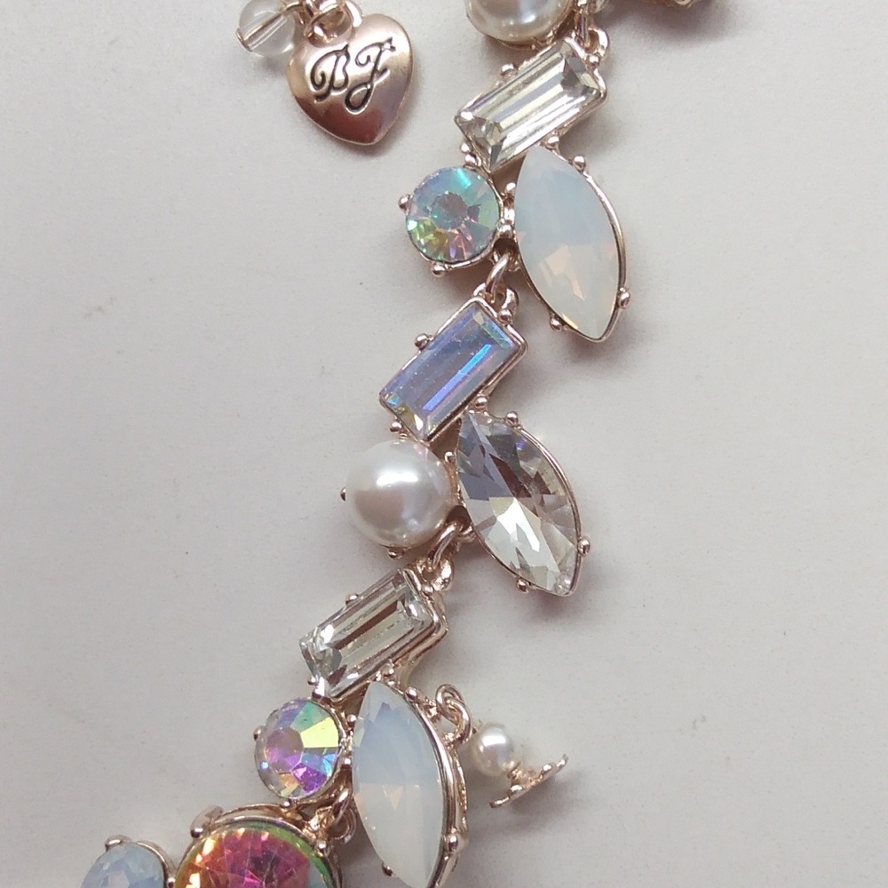 Betsey Johnson New White Necklace - Picture 3 of 3